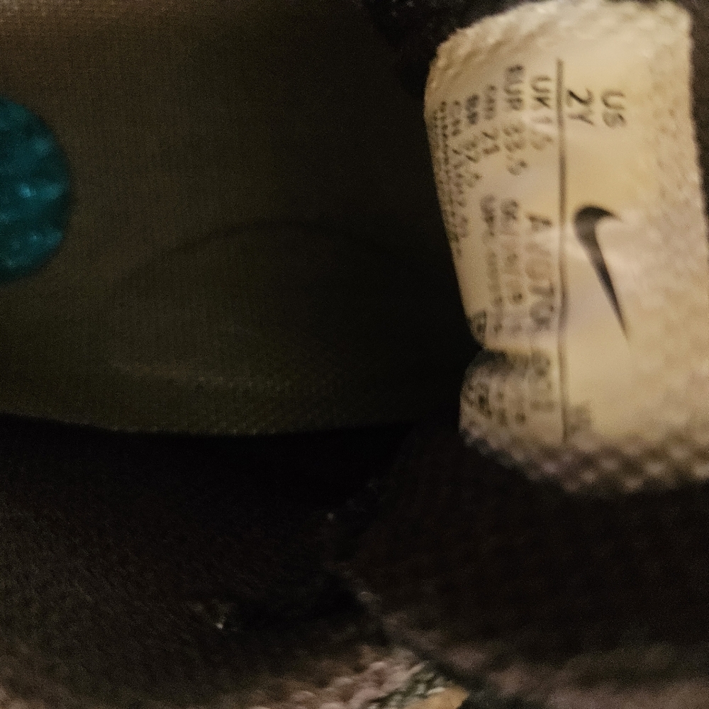 Nike indoor turf sneakers, Kids 2Y - Picture 6 of 14